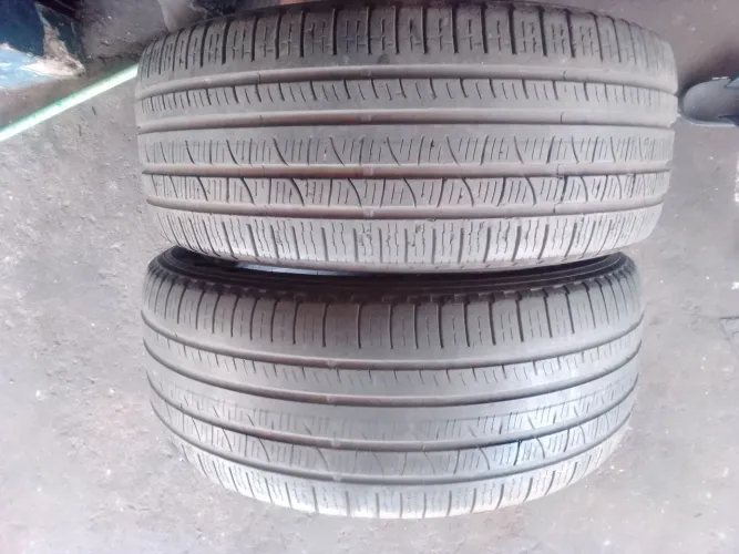 Vende-se 2 pneus aro 19 perfil 255/55R19 da Amarok