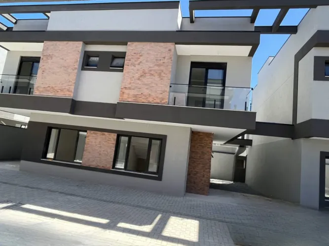 SOBRADO DUPLEX NOVO - EM CONDOMÍNIO - À VENDA NO BOQUEIRÃO.