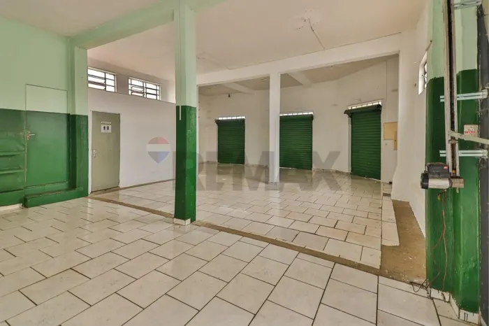 Imóvel Misto de Esquina com Entradas Independentes - Vila Tibério