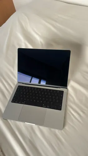 MacBook M3 2023