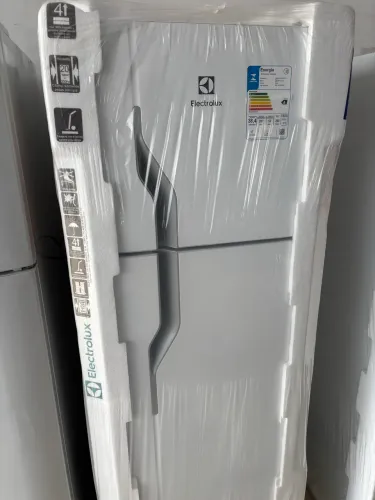 Geladeira Electrolux de 260L duplex nova na caixa
