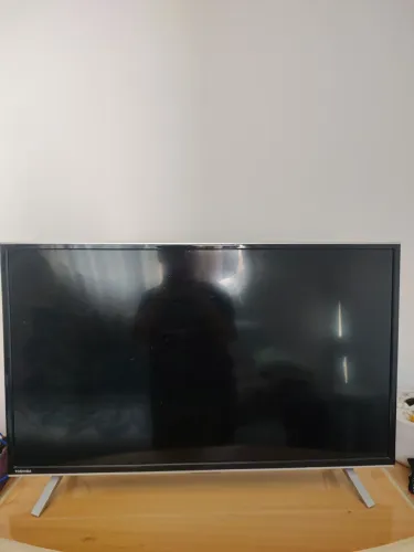 Smart TV 32" - Toshiba - danificada