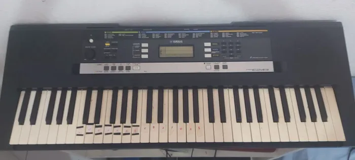Teclado Yamaha PSR E243 470 R$