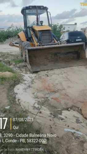Vendo retro escavadeira New Holland 2012 4x4 pegar e trabalhar excelente preço