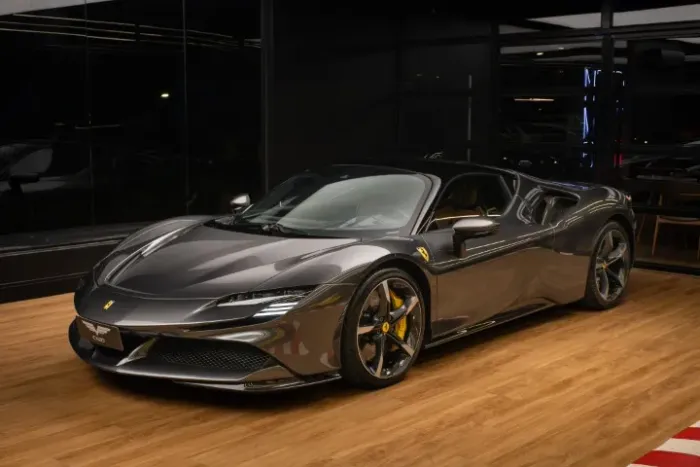 Ferrari SF 90 Stradale 4.0 V8 Bi-turbo (híbrido) 2021