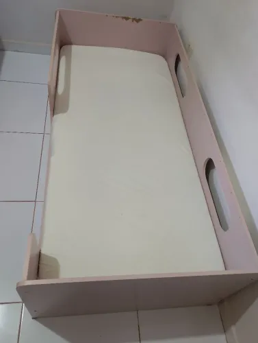 Cama infantil montessoriana