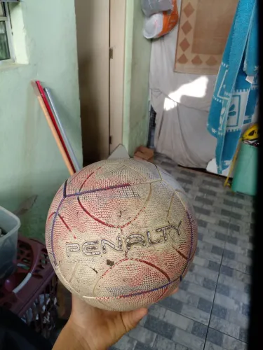 Bola de futsal pênalti valor negociável pra sair rápido 