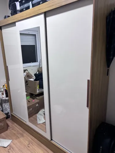 Roupeiro semi novo 