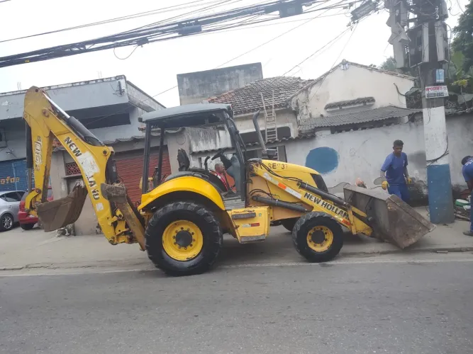 Retroescavadeira New Holland B90B 2011 