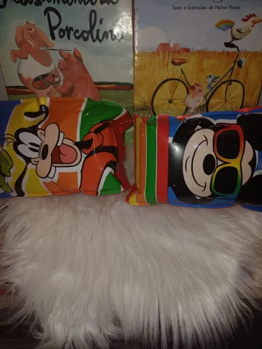 1 bola de praia Mickey 51 cm (nova) + 2 boias de braço infantil Disney.
