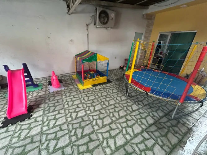 Alugo kit 4 item pula- pula piscina de bolinha escorrega e cavalinho