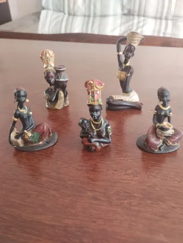 Lindas estátuetas africanas