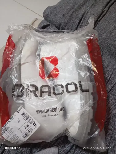 Botina branca de plástico LA Bracol tamanho 44
