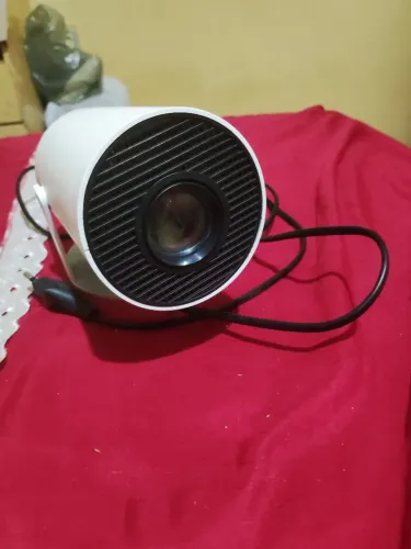 Sucata, projetor hy300