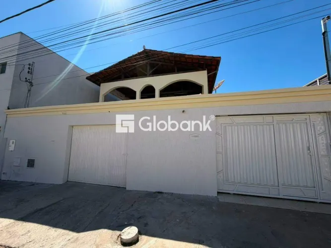 Casa de 02 Pavimentos para Aluguel em Montes Claros MG | Bairro Edgar Pereira, 03 Quarto(