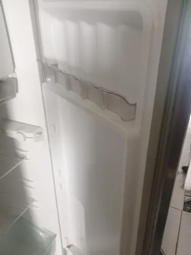 Vendo uma jaladeira em bom estado valor 400 qualquer coisa me chama no WhatsApp *2