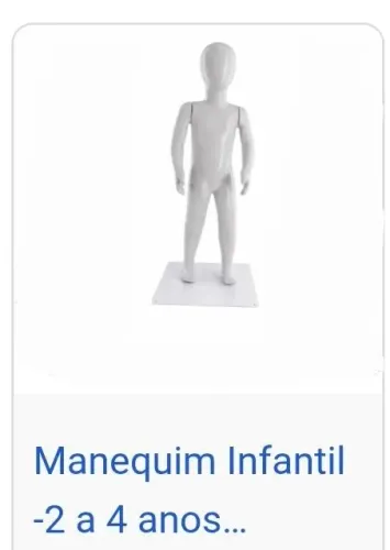 Arara e manequim infantil