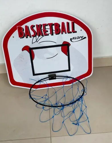 Tabela de Basquete Infantil Klopf Branca<br><br>Valor 100 reais<br><br>Retirar no Anita Garibaldi