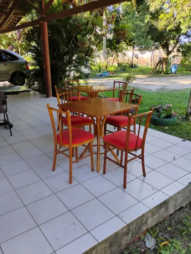 Mesas e cadeiras