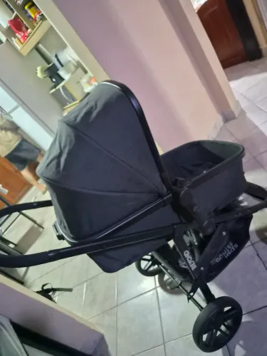 Vendo carrinho de bebê 