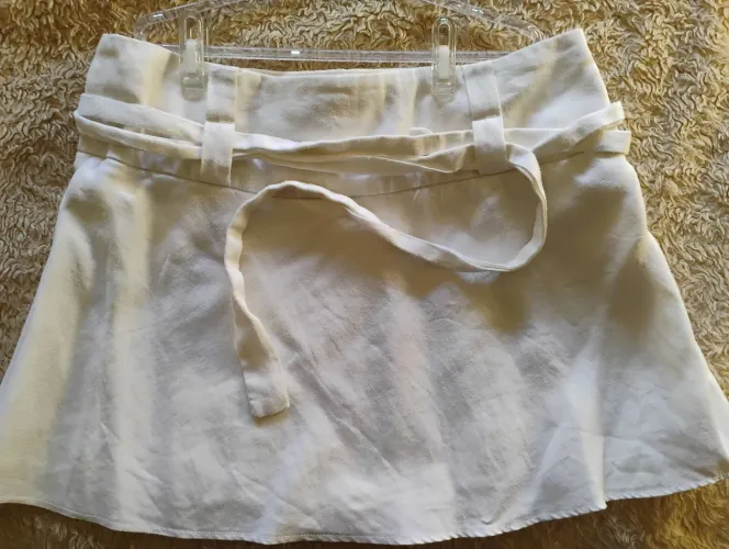 Saia Calvin Klein linho branco n.40