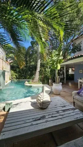 Casas para venda com Piscina e 3 quartos, 246 m² - Itaipu