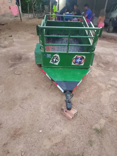 Vende-se uma carrocinha de ótima qualidade pra carro e motor 