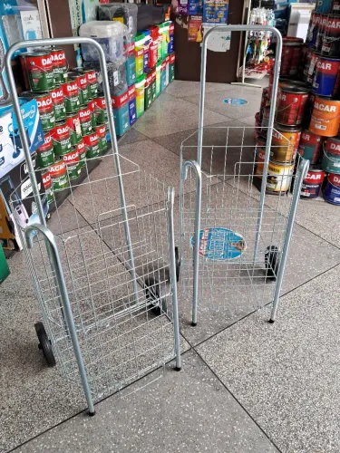 Carrinho de feira aramado