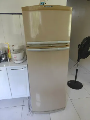 Geladeira marrom de 340 litros Brastemp Frost free