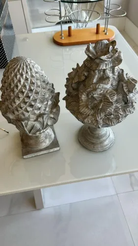 Enfeite decorativo em cerâmica