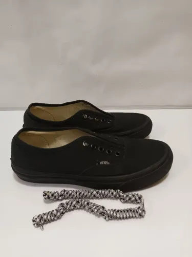 Tênis preto vans