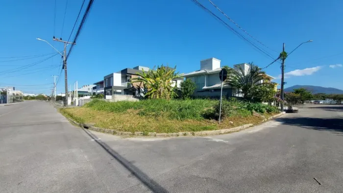 Terreno com 300 m2 no bairro Campeche em Florianópolis - SC