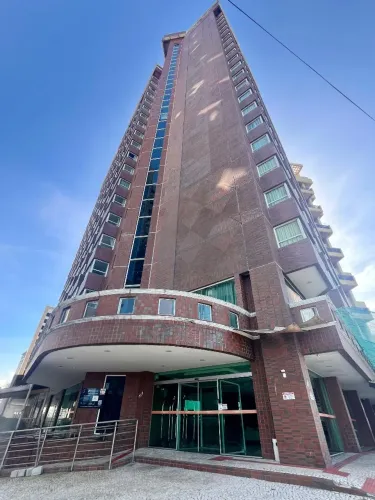 OPORTUNIDADE IMPERDÍVEL A BEIRA MAR VENDO APARTAMENTO 