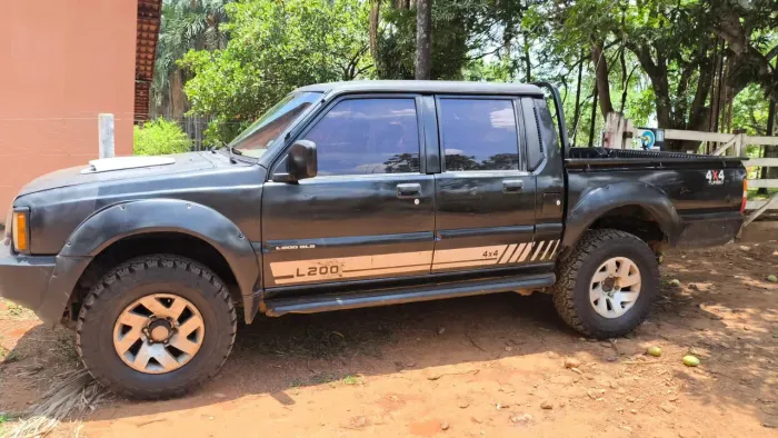 Mitsubishi L200 GLS 2.5 4X4 CD Diesel 2005