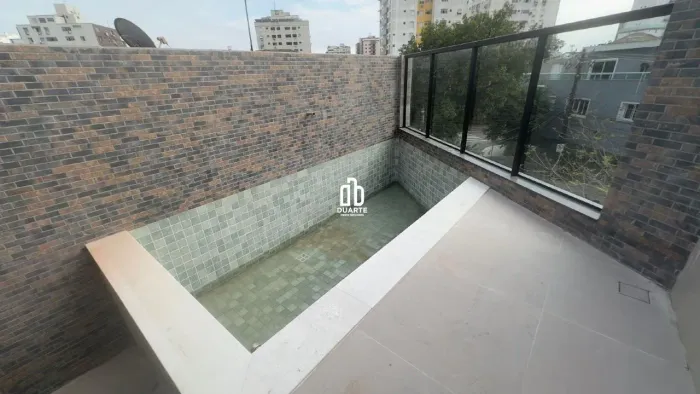 Casa com piscina e churrasqueira no Bairro da Aparecida em Santos
