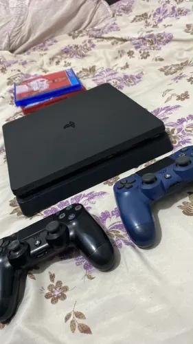 Playstation 4 Slim 1TB + 2 controles originais + 2 jogos. 