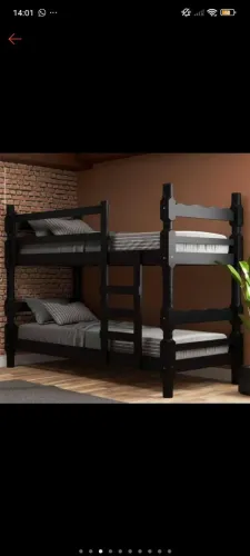 Beliche seminova com avaria na cama de cima, cama de baixo intacta.
