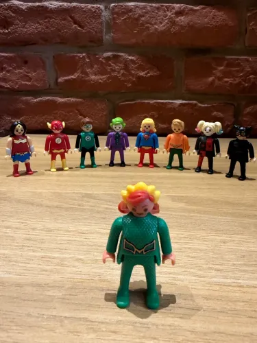 Boneco Mera DC Playmobil Kinder Ovo