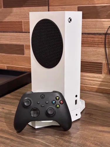 Xbox Series S 512GB com Controle Black + Suporte Cooler