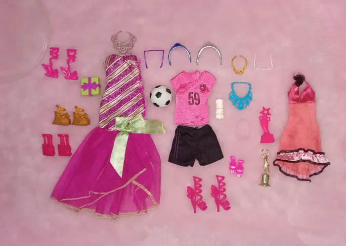 Reservado: Lote de Acessórios da Barbie.