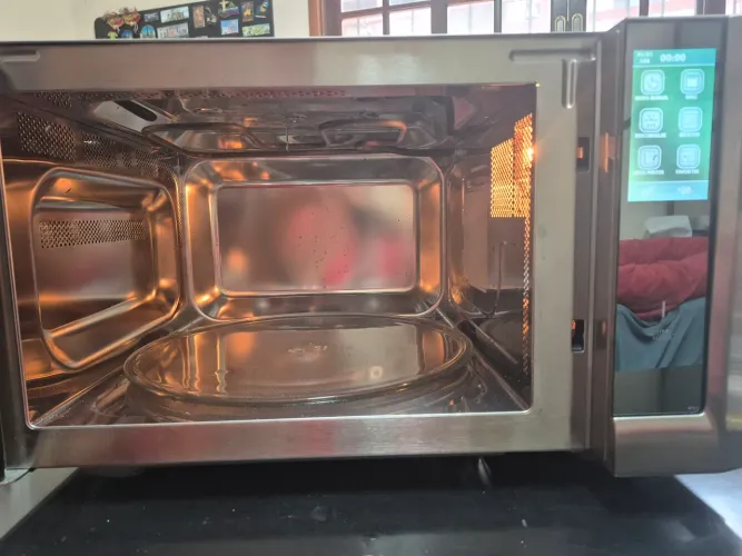 Microondas Eletrolux Inox 42 litros novíssimo 