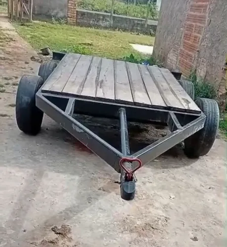 Vendo reboque tipo prancha para engatar em carros 