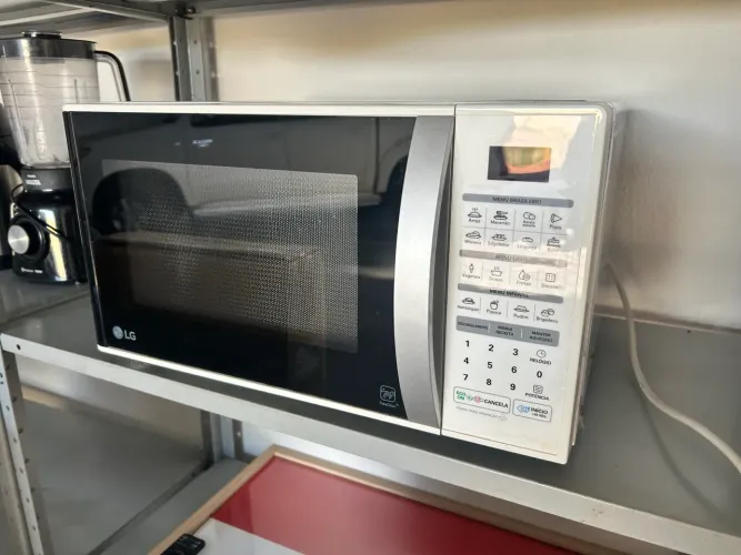 Microondas LG 30 litros branco - 220v