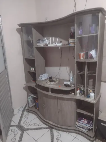 Vende-se estante
