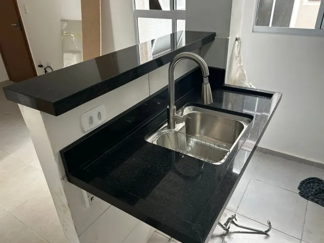 Pias de mármore e granito em geral