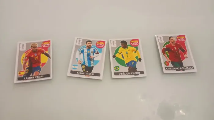Vende-se 4 carta da Panini legend prata