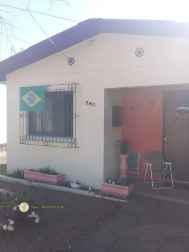 Casa com 3 Quarto(s) e 2 banheiro(s) para Alugar, 100 m² por R$ 1860 / Mês