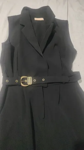 Macacão preto básico e elegante 