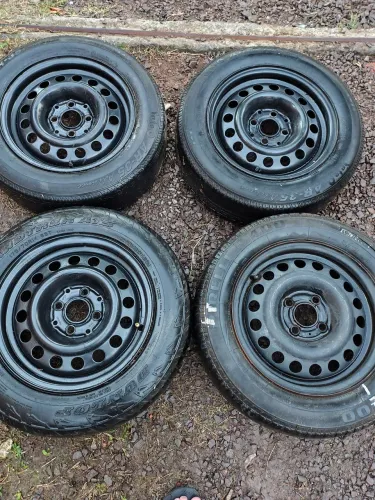 Rodas aro 14 4x100 com marcas de uso em bom estado.