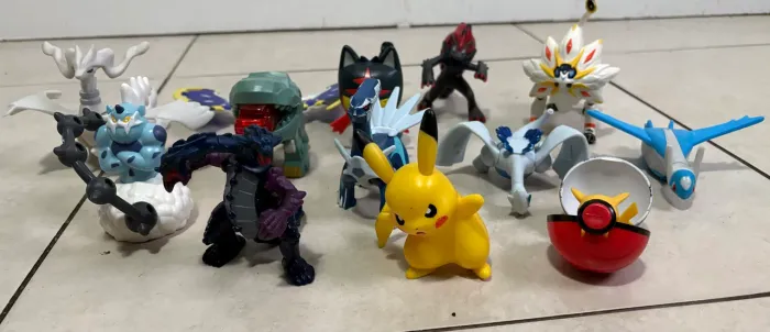 Vendo Kit Pokemon diversos 